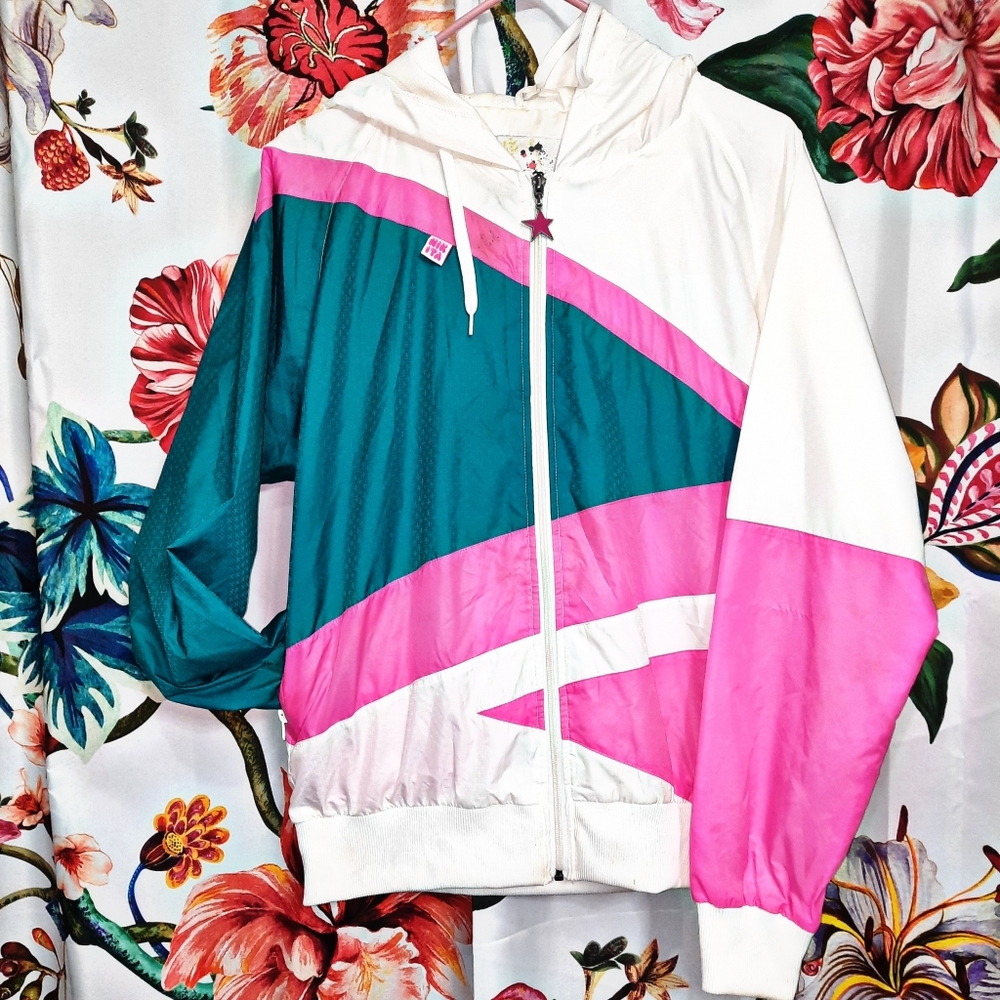 ~{Nikita}~ Retro style zag windbreaker jacket.